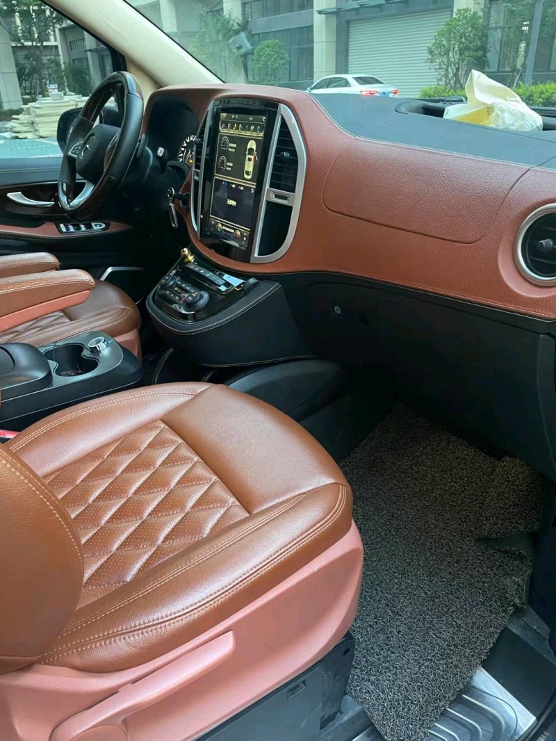 徐州17年奔驰威霆5