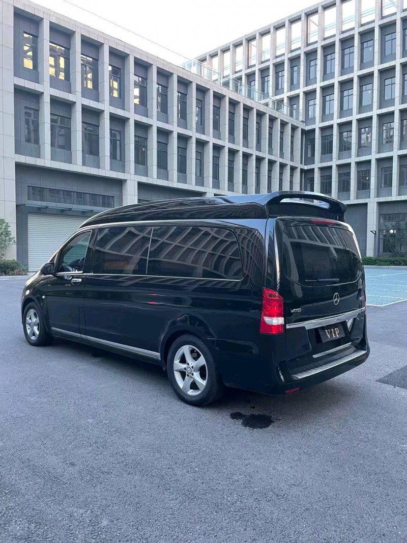 徐州17年奔驰威霆8