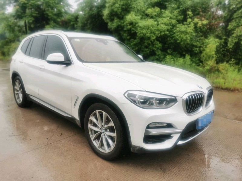 成都19年宝马X33