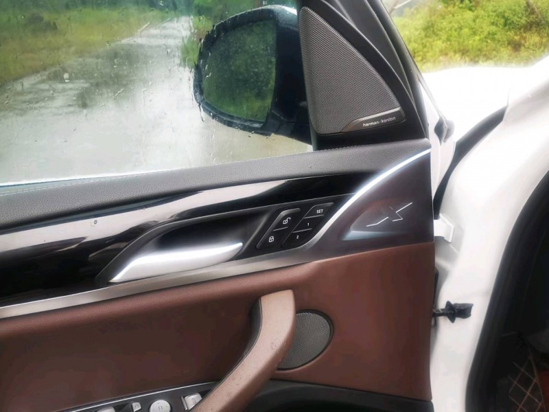 成都19年宝马X35