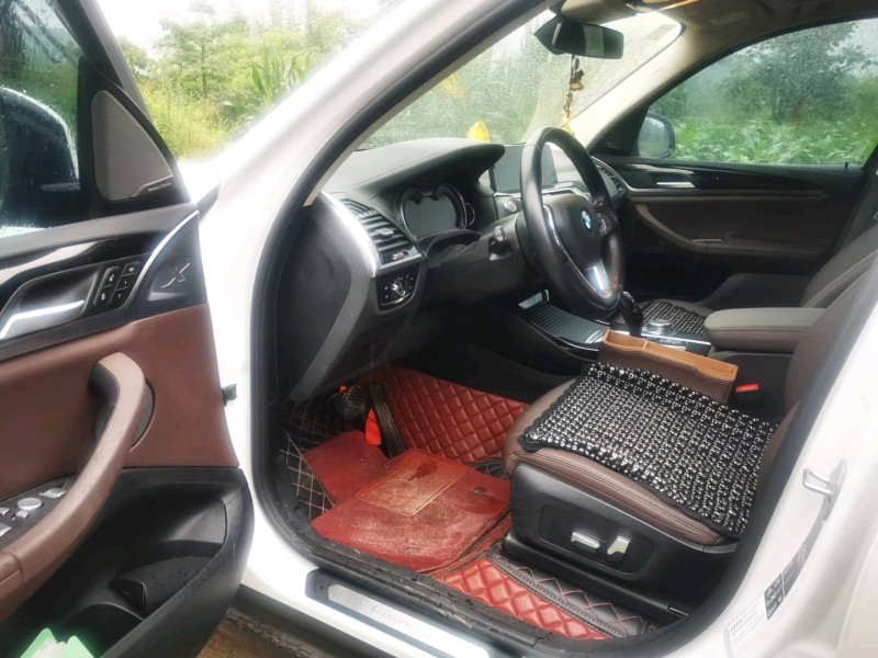 成都19年宝马X38