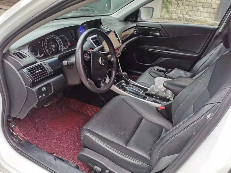 东营16年本田雅阁5