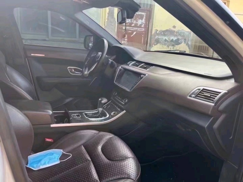 北京16年陆风X74