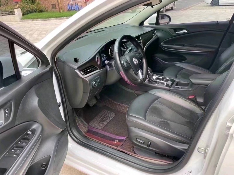 北京18年别克威朗8