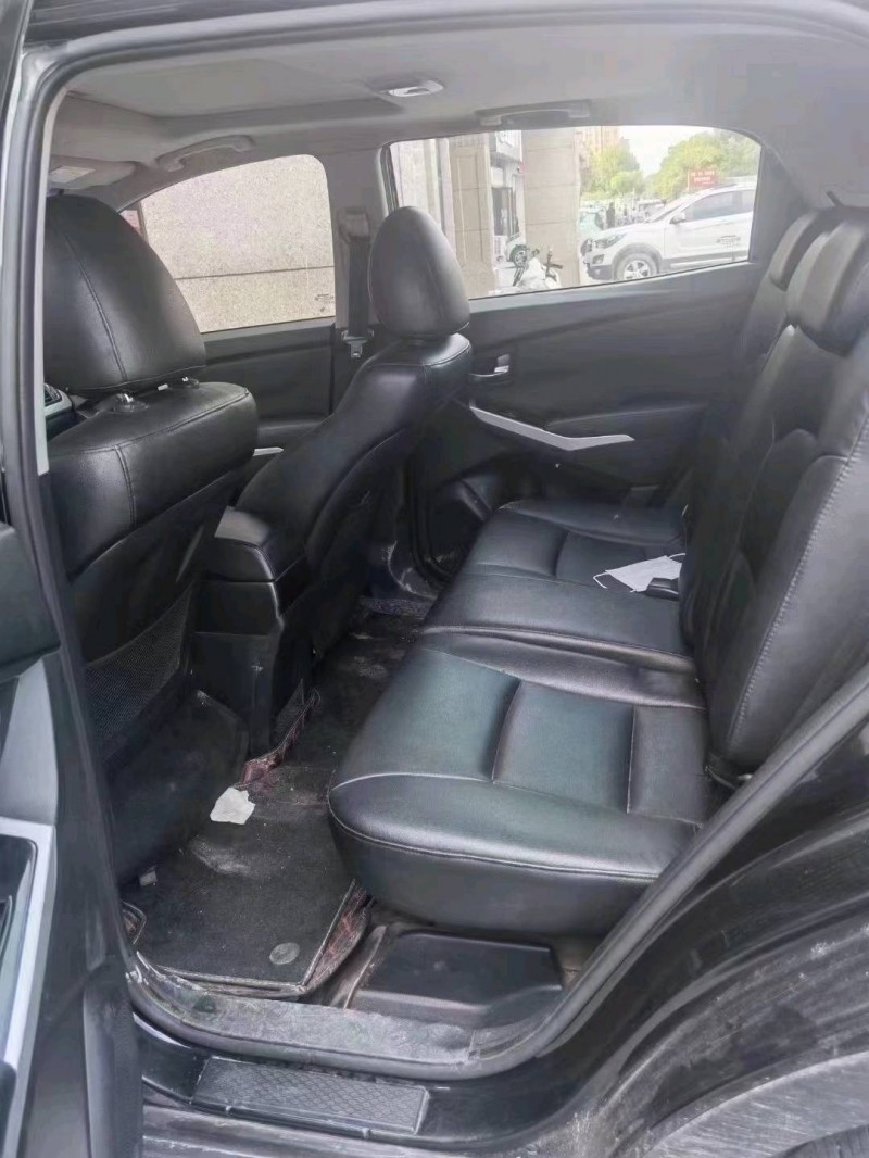 北京14年双龙柯兰多8