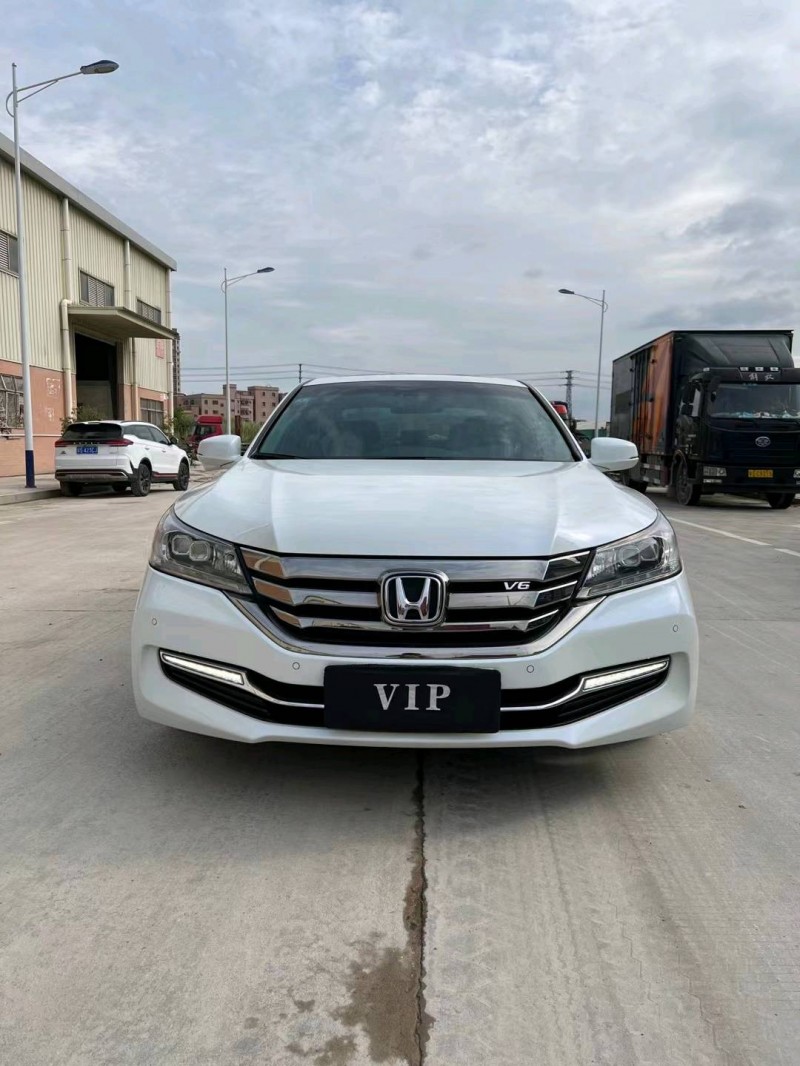 东莞16年本田雅阁1