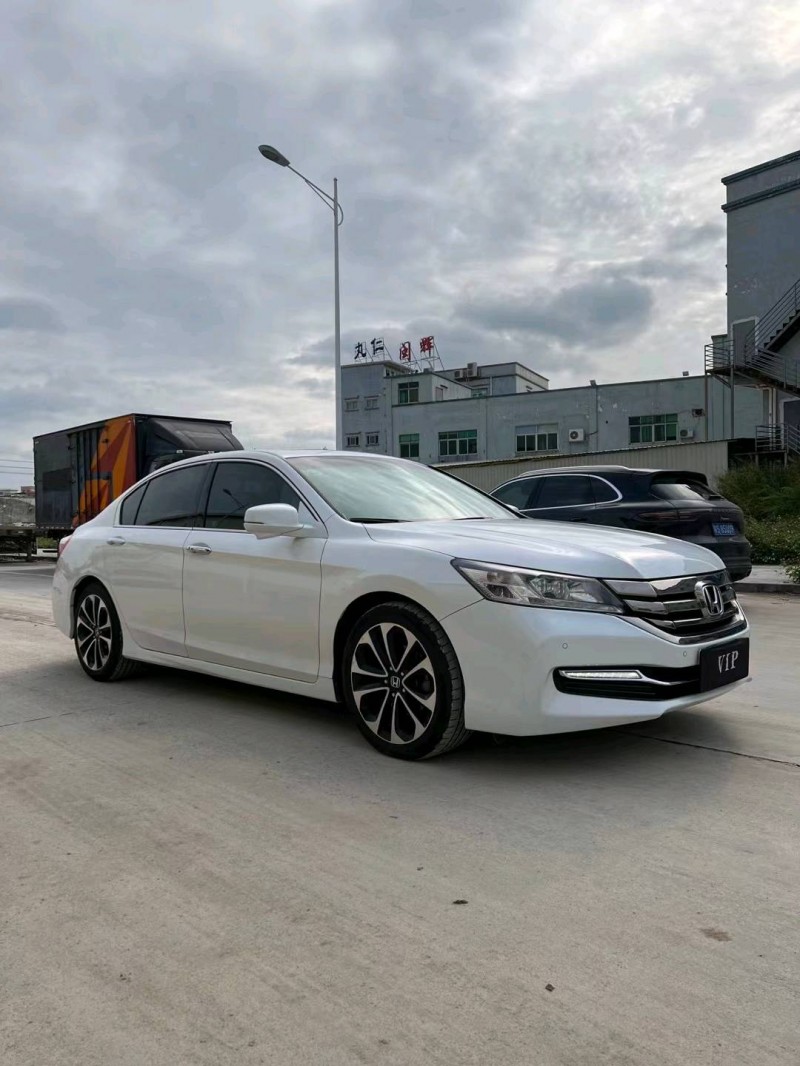 东莞16年本田雅阁3