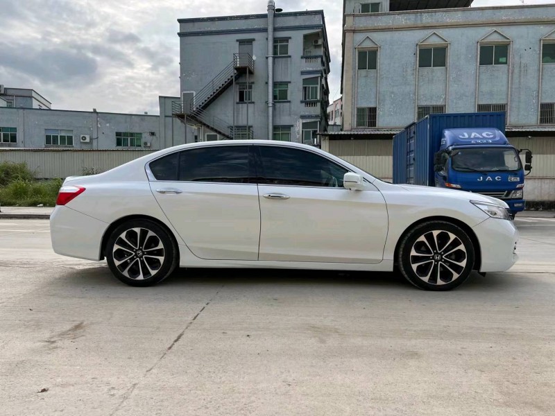 东莞16年本田雅阁7