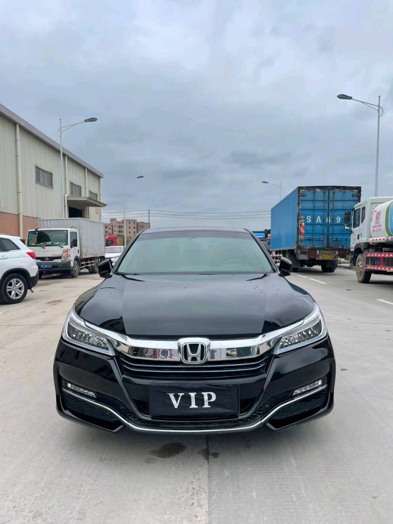 东莞18年本田雅阁1