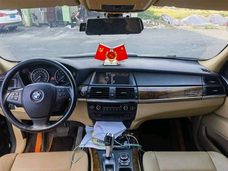 北京12年宝马X58