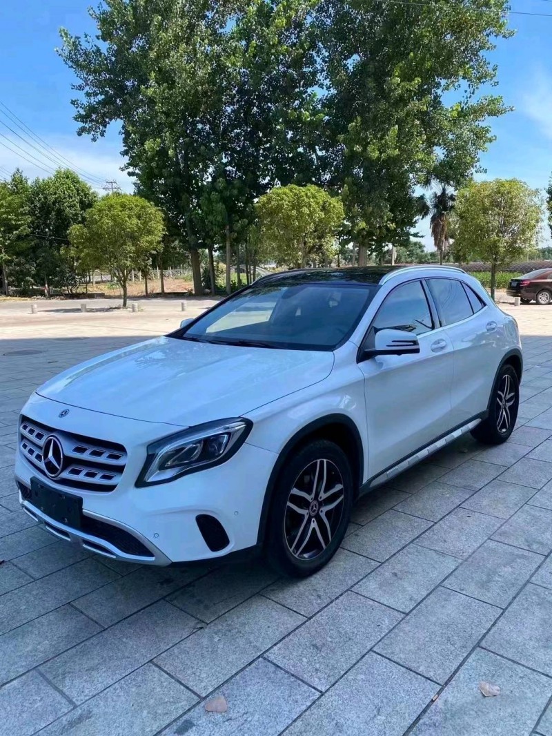 北京17年奔驰GLA3