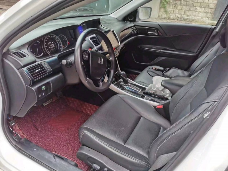 东营16年本田雅阁5