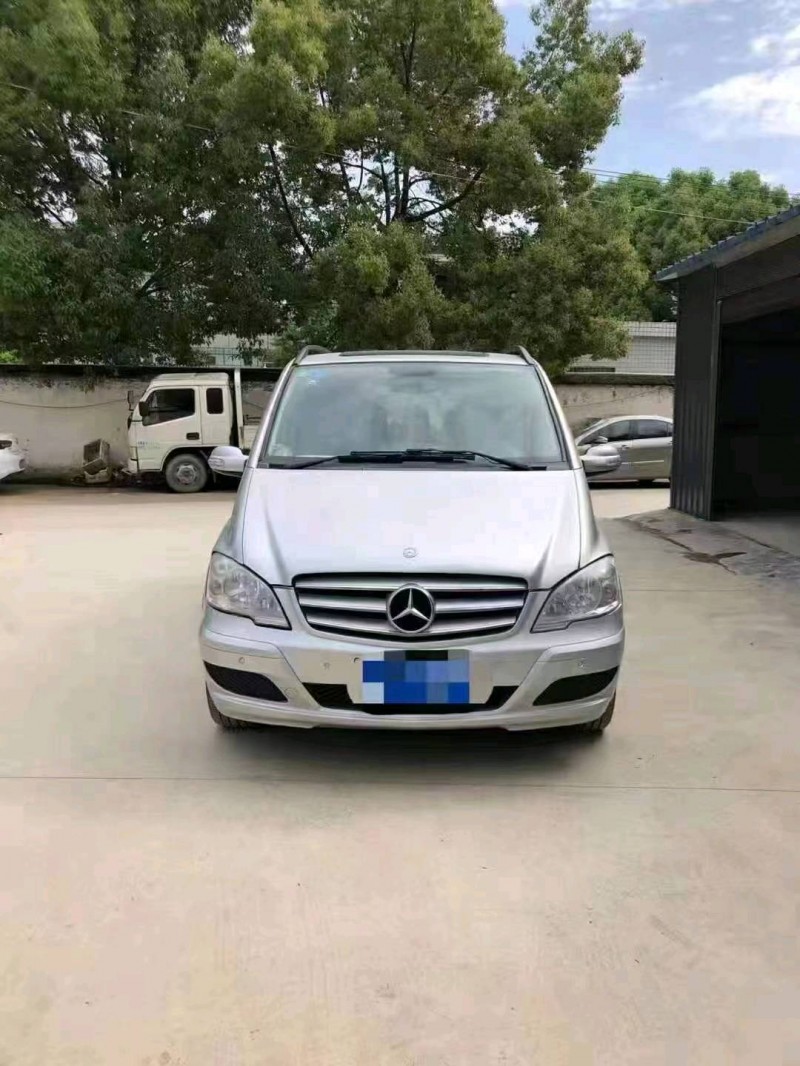 北京11年奔驰唯雅诺1