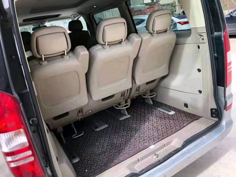 北京11年奔驰唯雅诺4