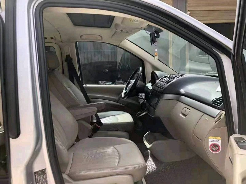 北京11年奔驰唯雅诺5