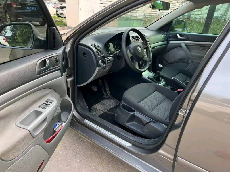 保定13年斯柯达明锐6