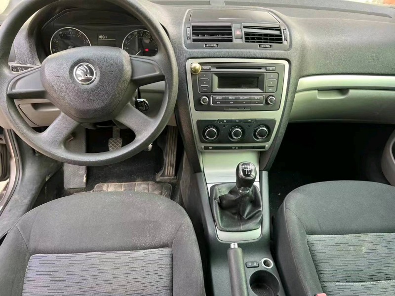 保定13年斯柯达明锐8