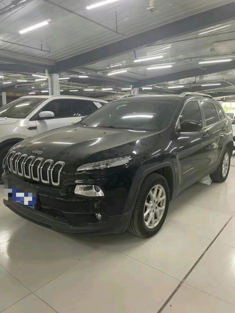 通遼18年Jeep自由光2