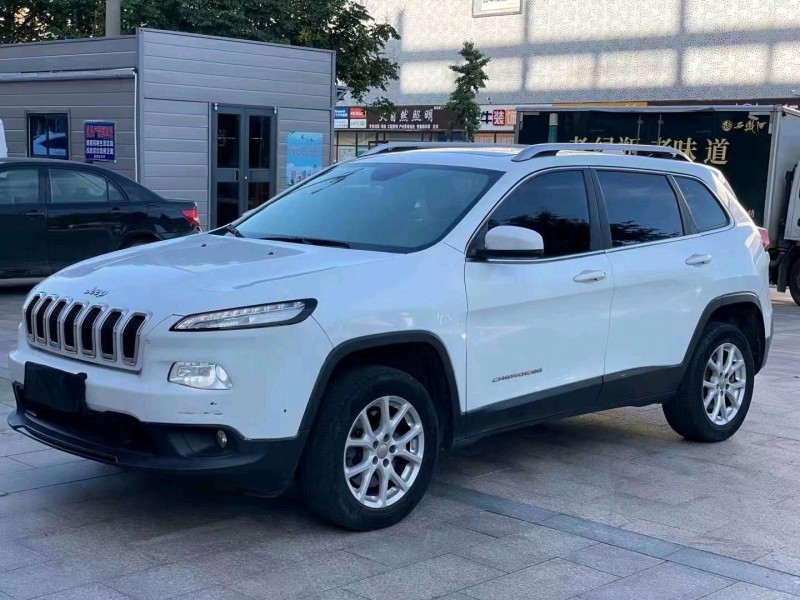 東營14年Jeep自由光2