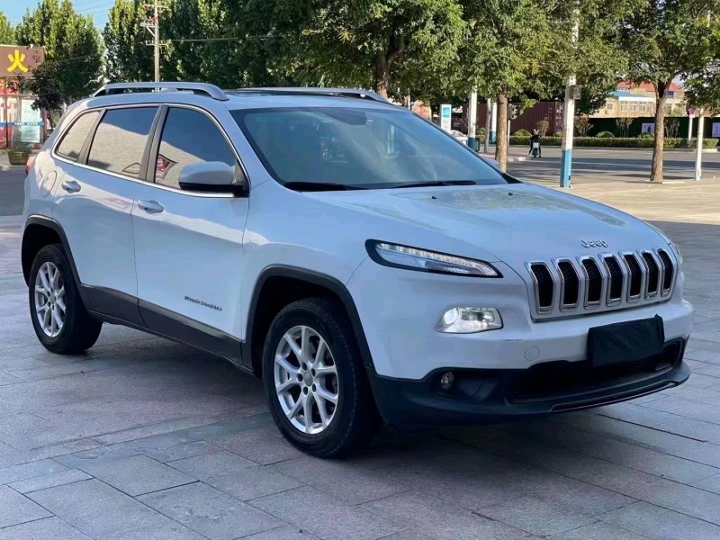 東營14年Jeep自由光3