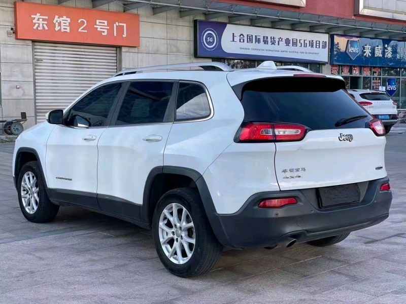 東營14年Jeep自由光4