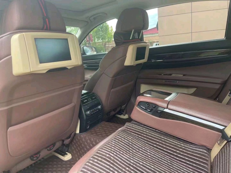 保定12年宝马7系9