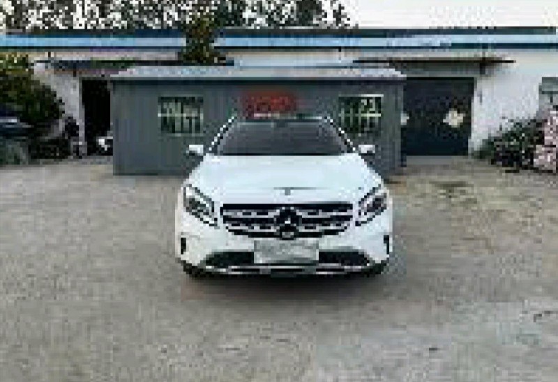 徐州17年奔驰GLA1