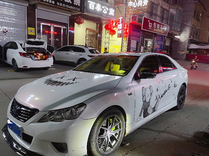 保定11年丰田锐志2