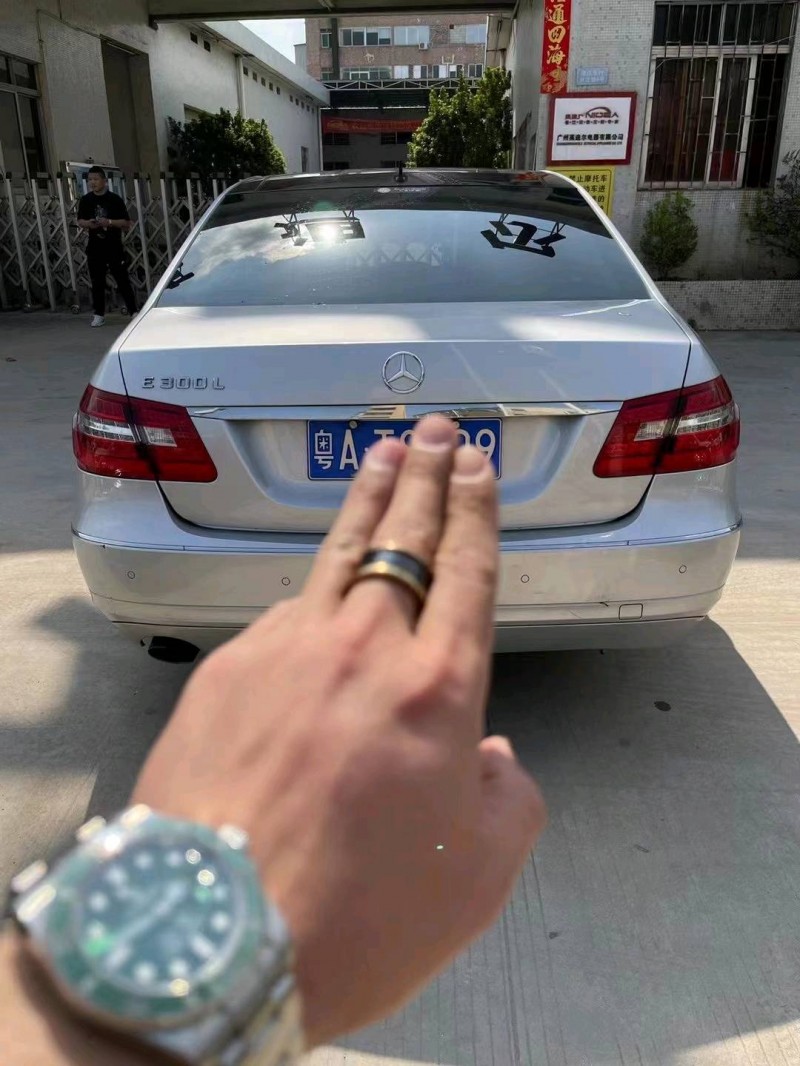 广州13年奔驰E8