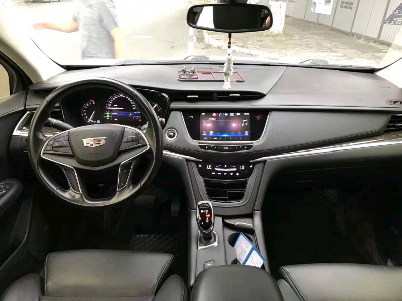 重慶16年凱迪拉克XT57