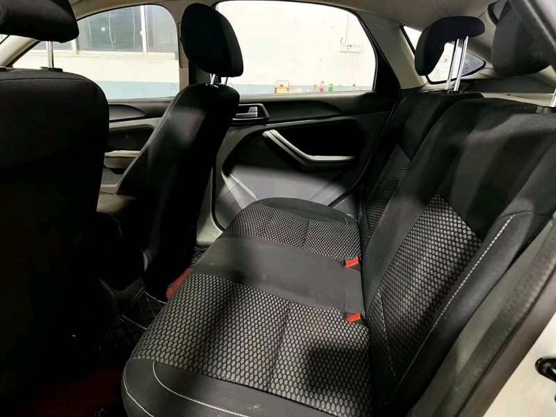 潍坊15年福特福克斯5