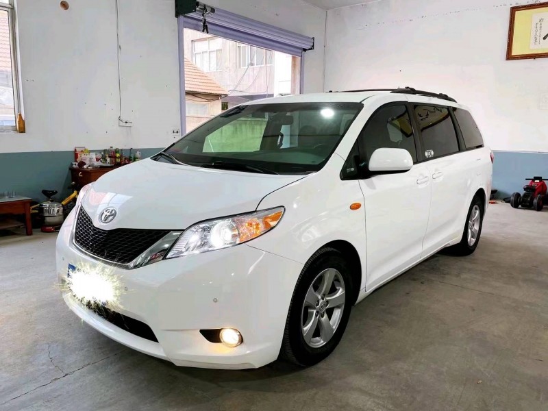 潍坊15年丰田塞纳7