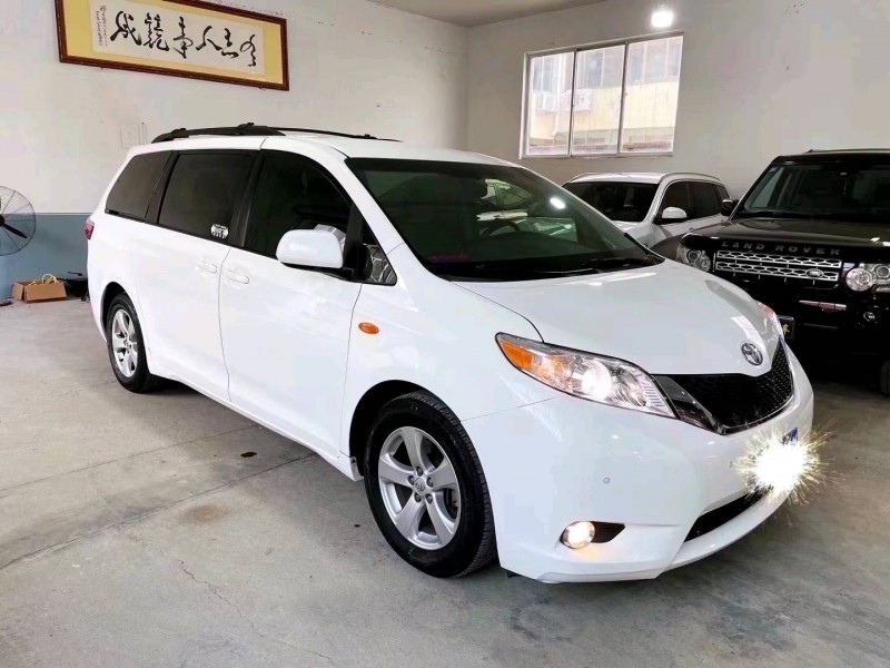 潍坊15年丰田塞纳8