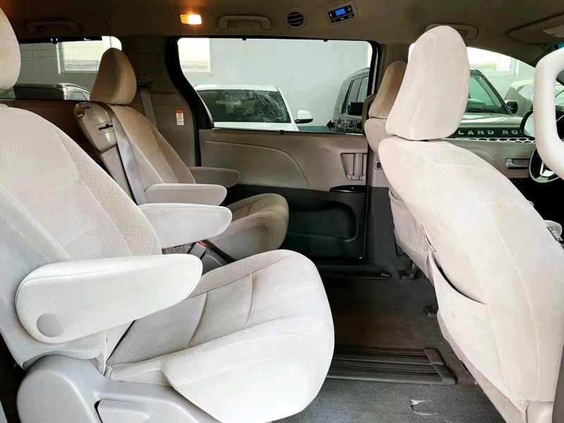 潍坊15年丰田塞纳5