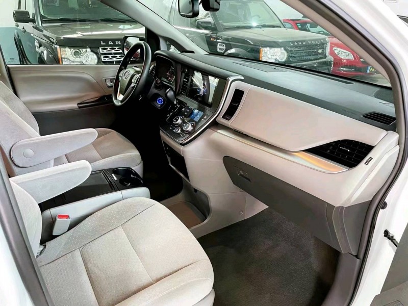 潍坊15年丰田塞纳4