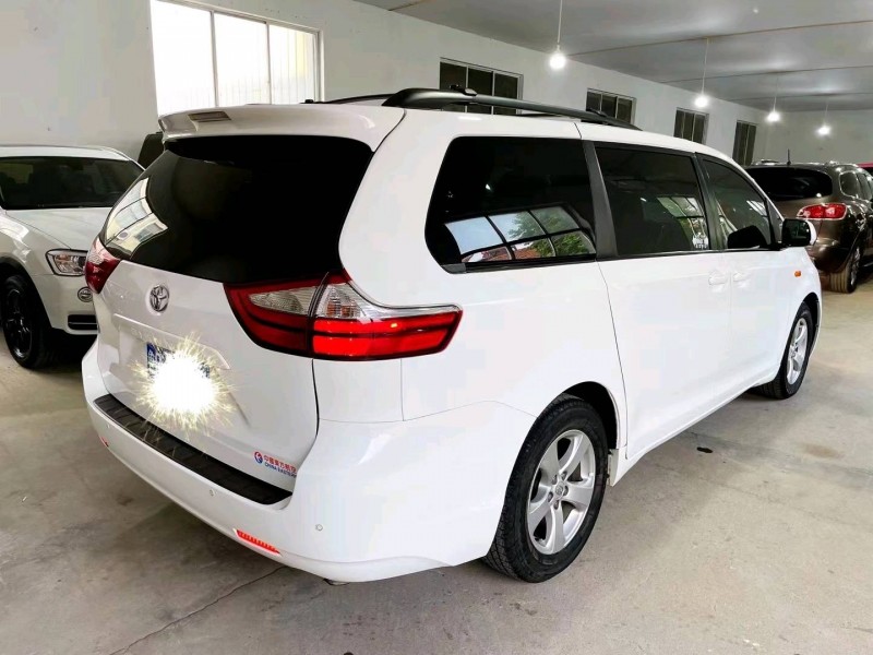 潍坊15年丰田塞纳2