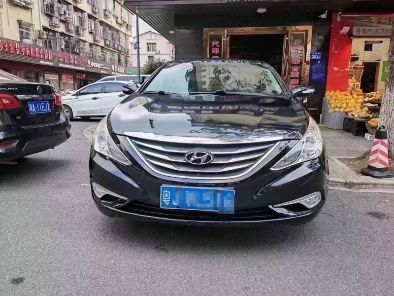 邵阳13年现代索纳塔八1