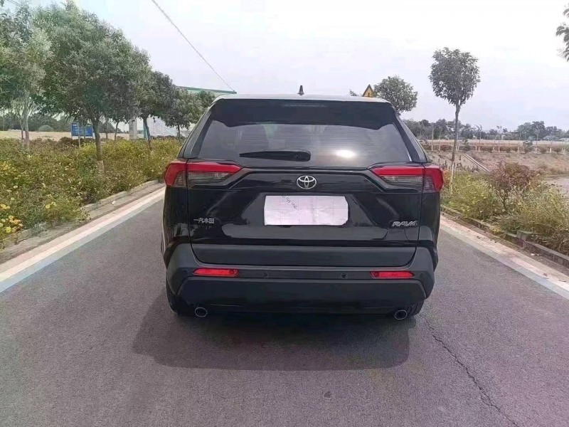 枣庄21年丰田RAV4荣放4