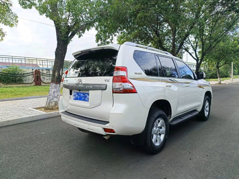 济宁17年丰田普拉多7