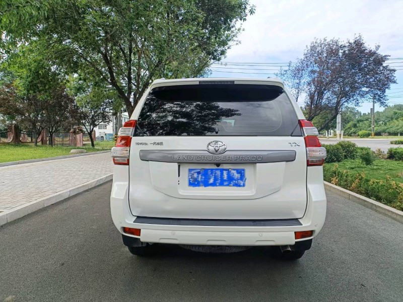 济宁17年丰田普拉多9