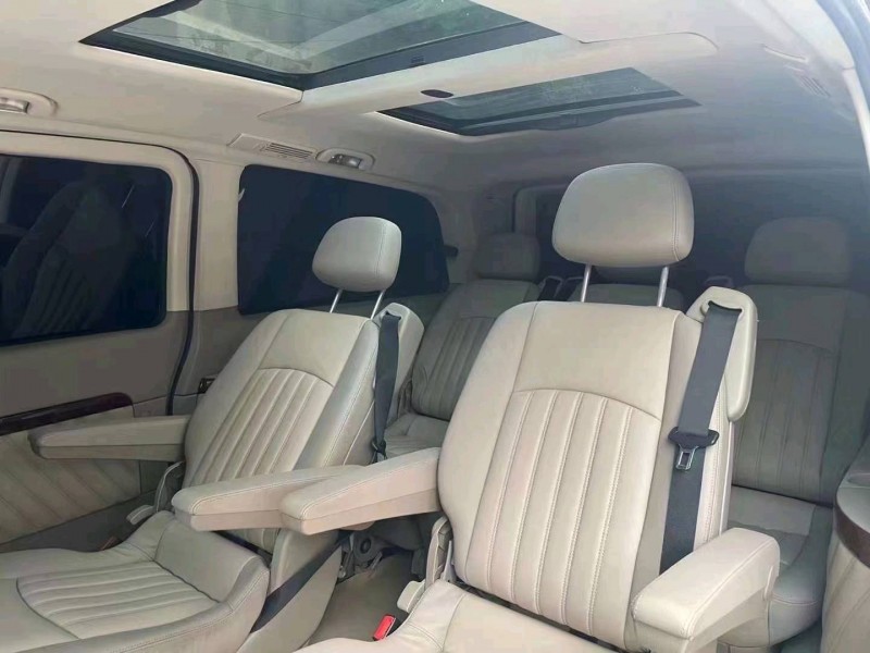 东营12年奔驰唯雅诺4