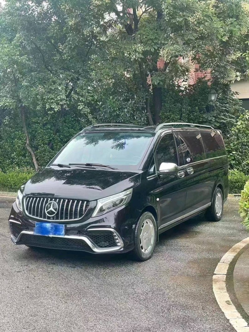 青岛17年奔驰威霆2