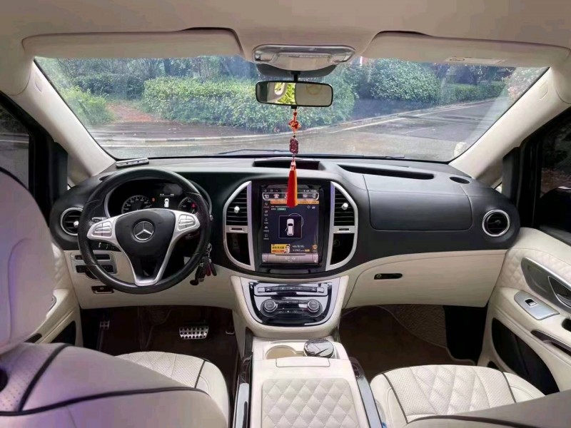 青岛17年奔驰威霆4