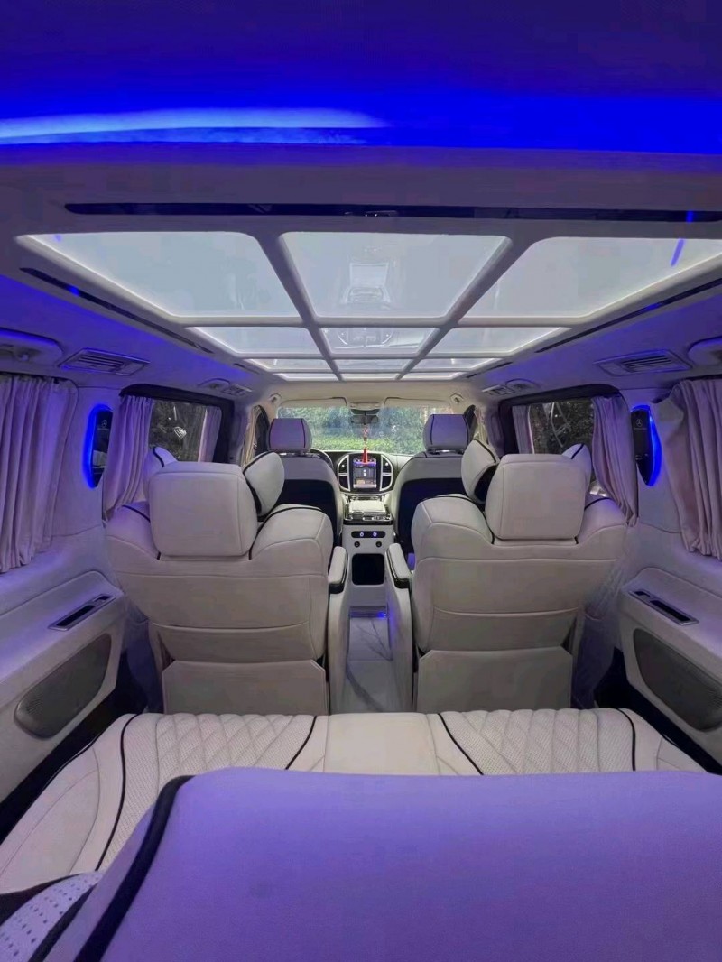 青岛17年奔驰威霆5