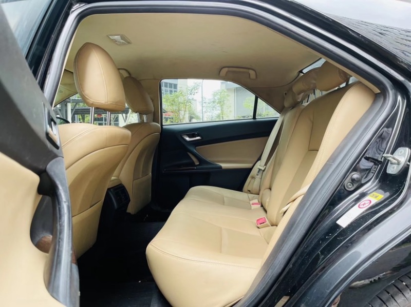 东莞13年丰田锐志3