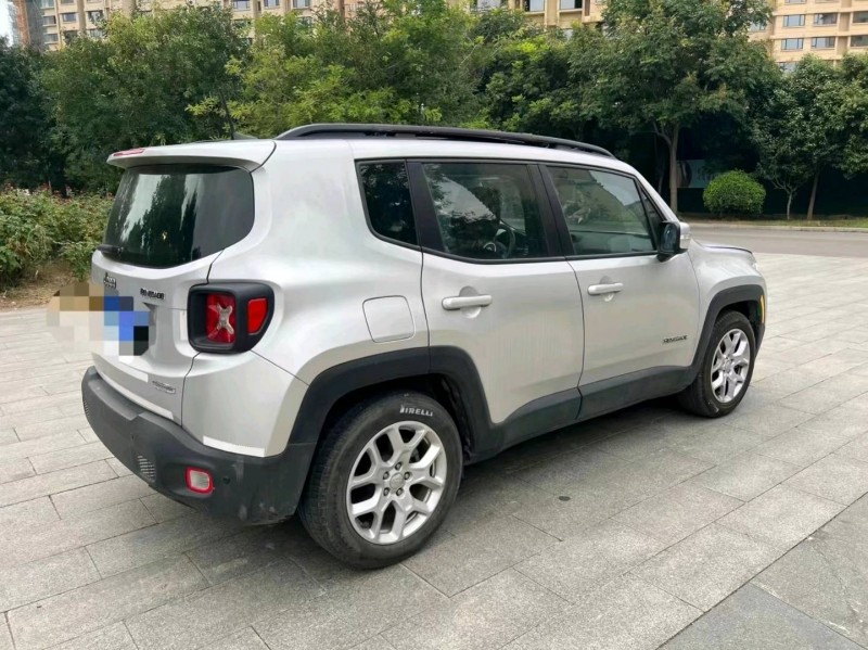 濟寧17年Jeep自由俠7