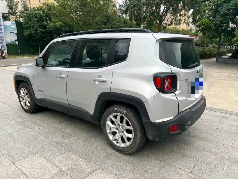 濟寧17年Jeep自由俠8