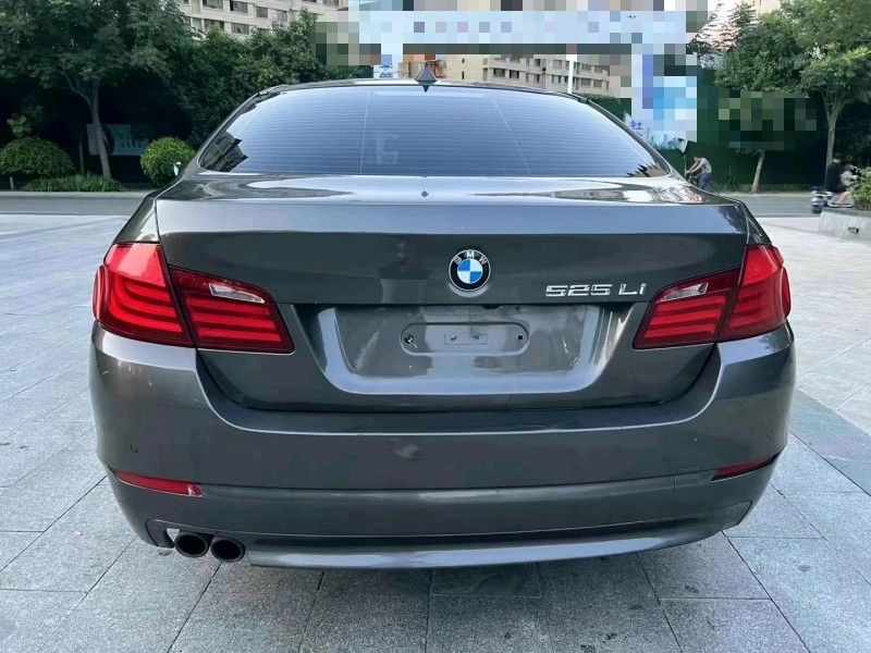 济宁13年宝马5系9
