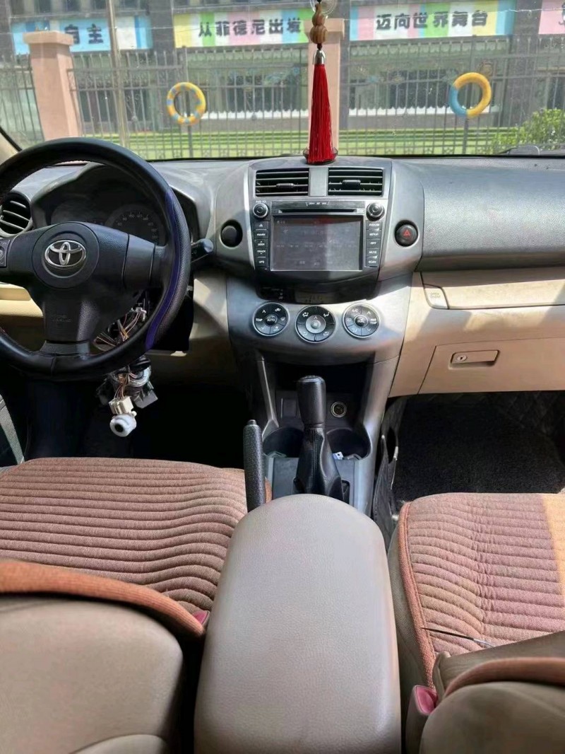北京13年丰田RAV44