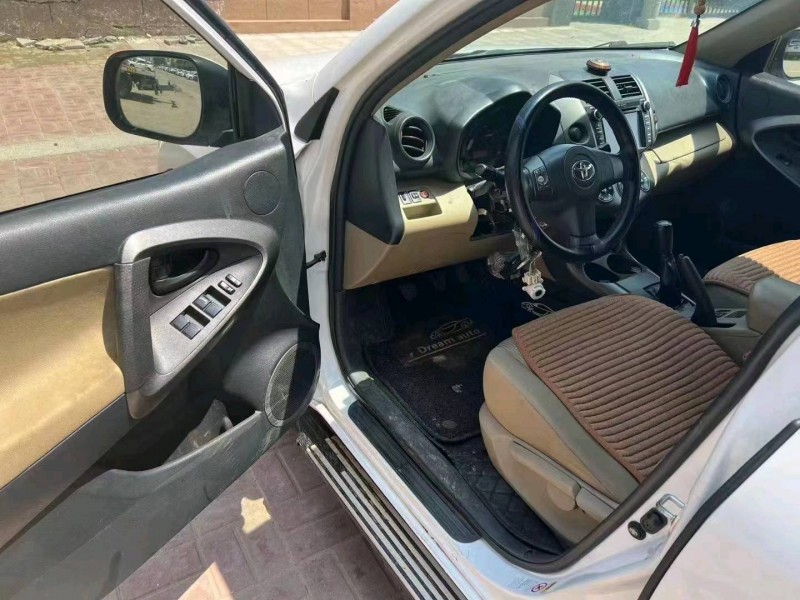 北京13年丰田RAV48